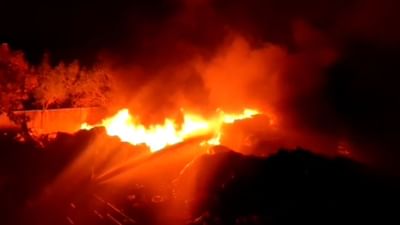 દિવાળી પહેલા જ ફટાકડાને કારણે આગ લાગવાનો સિલસિલો, ગોંડલમાં પ્લાસ્ટિક સ્ક્રેપના ગોડાઉનમાં ભીષણ આગ,જુઓ VIDEO