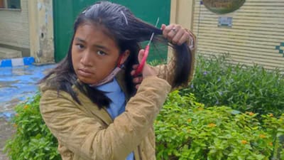 13 સપ્ટેમ્બરના રોજ 22 વર્ષની અમીનની હિજાબ પહેરવાથી ધરપકડ કરવામાં આવી હતી. ત્યારબાદ તેની સાથે માર પીટ કરાઈ હતી અને તેનું મોત થયુ હતુ. આ ધટના બાદ ઈરાનમાં શરુ થયેલા વિરોધ પ્રદર્શન અત્યારસુધી બંધ થયું નથી.