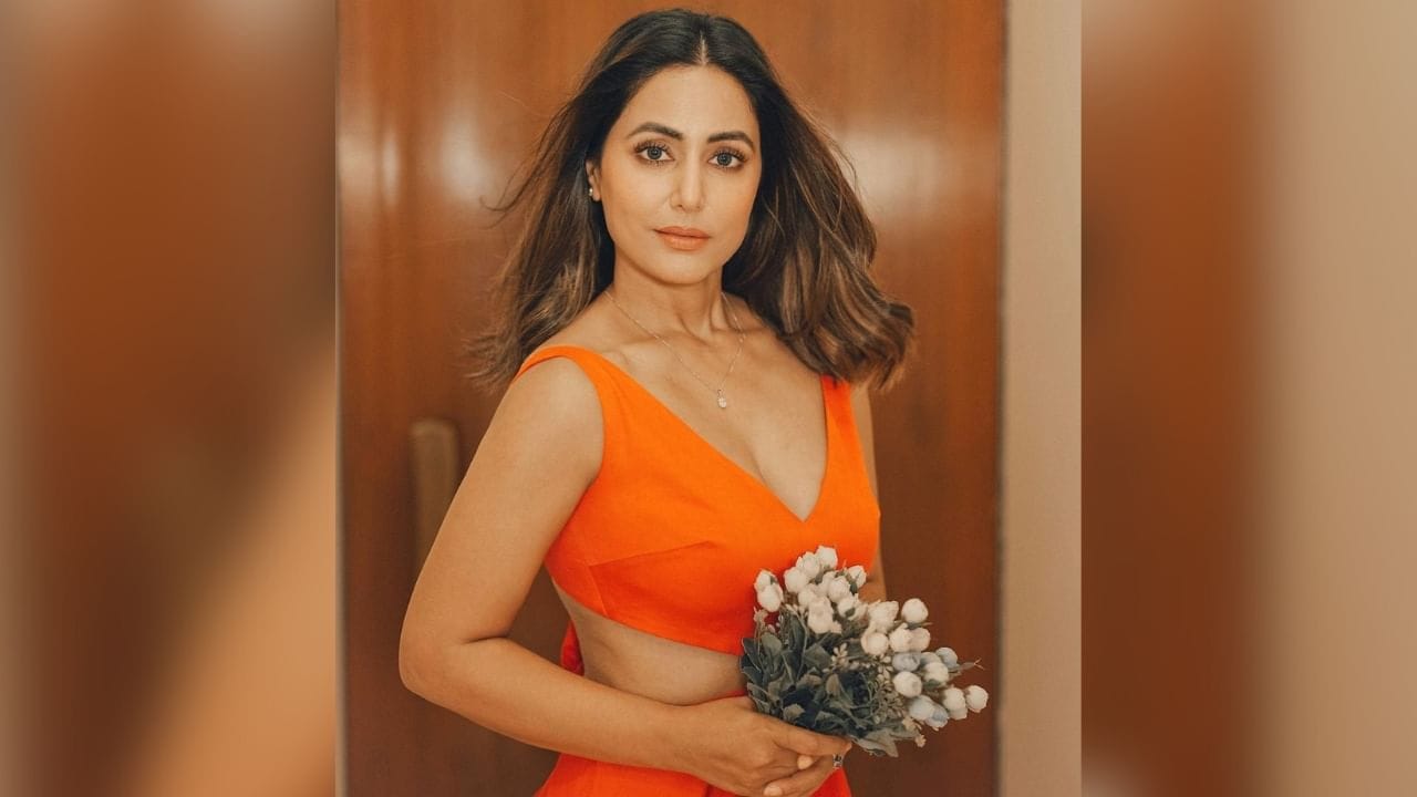 ફેમસ એક્ટ્રેસ હિના ખાન (Hina Khan) તેની એક્ટિંગની સાથે સાથે તેની બોલ્ડ ઈમેજ માટે પણ જાણીતી છે. અભિનેત્રીએ ટીવીથી લઈને બોલિવૂડ સુધી કામ કર્યું છે.