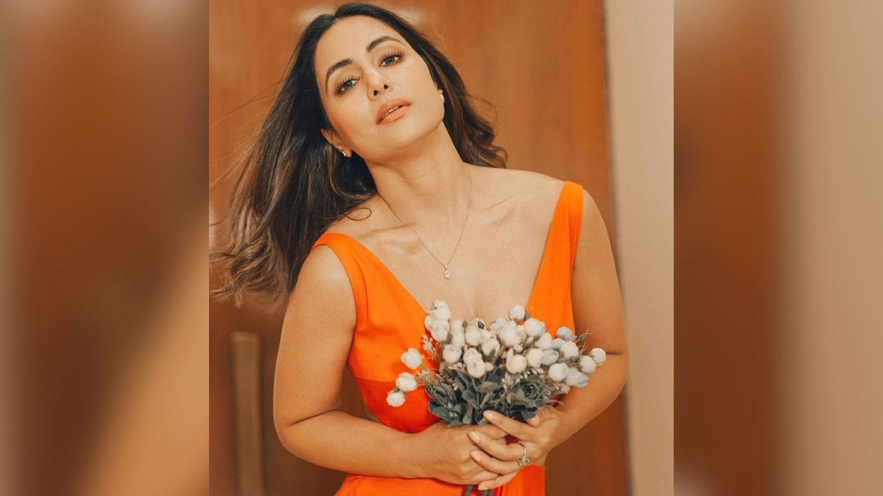 હિના ખાને પોતાના કરિયરની શરૂઆત ટીવી સિરિયલથી કરી હતી, જેમાં તેણે એક સાદી સંસ્કારી વહુનું પાત્ર ભજવ્યું હતું. જોકે રિયલ લાઈફમાં અભિનેત્રી એકદમ બોલ્ડ છે.