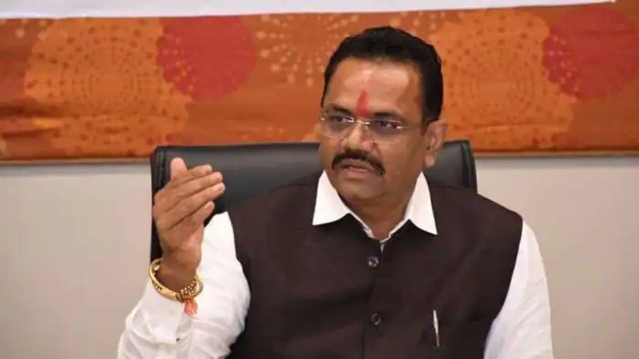 Gandhinagar : દિવાળી પહેલા શિક્ષકોને મોટી ભેટ, રાજ્ય સરકારે શિક્ષકોની બદલીને લઈ લીધો મહત્વનો નિર્ણય