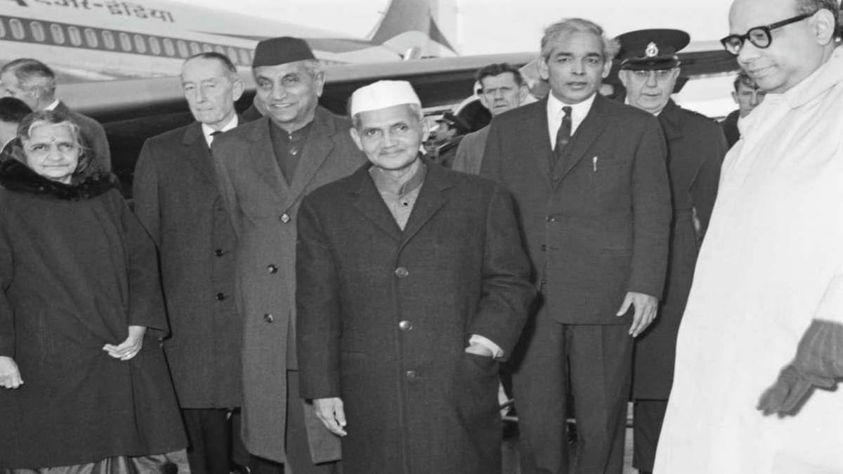 Lal Bahadur Shastri Jayanti 2022: જ્યારે લાલ બહાદુર શાસ્ત્રીએ વડાપ્રધાન પદ પર રહીને લેવી પડી હતી લોન Lal Bahadur Shastri Jayanti 2022: જ્યારે લાલ બહાદુર શાસ્ત્રીએ વડાપ્રધાન પદ પર રહીને લેવી પડી હતી લોન
