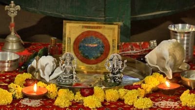 Diwali 2022: દેવી લક્ષ્મી અને ગણેશની પૂજા માટે આ જરૂરી વસ્તુઓની ખરીદો કરો
