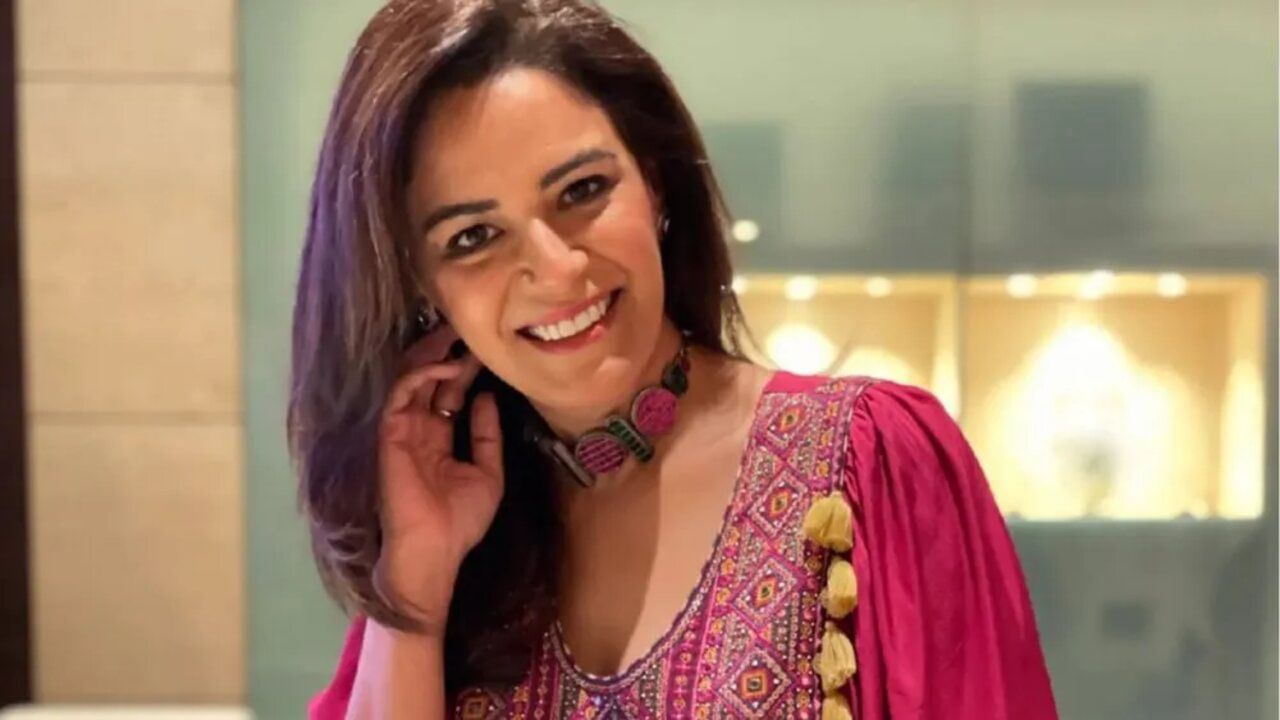 મોના સિંહ, આ નામ ટીવીની હેડલાઈન્સથી લઈને ફિલ્મ ચર્ચા સુધી ફેમસ છે. હા, ટીવી સિવાય મોના સિંહે બોલિવૂડમાં પણ હાથ અજમાવ્યો છે.
