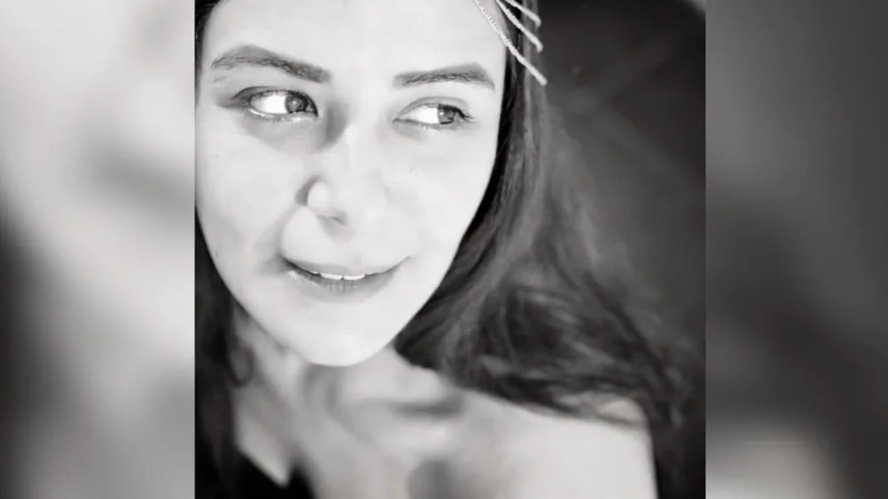 આ પછી મોનાએ 'રાધા કી બેટિયા કુછ કર દિખાયેંગી', 'ક્યા હુઆ તેરા વાદા', 'ઇતના કરો ના મુઝે પ્યાર', 'પ્યાર કો હો જાને દો' જેવી ઘણી સીરિયલ કરી છે.