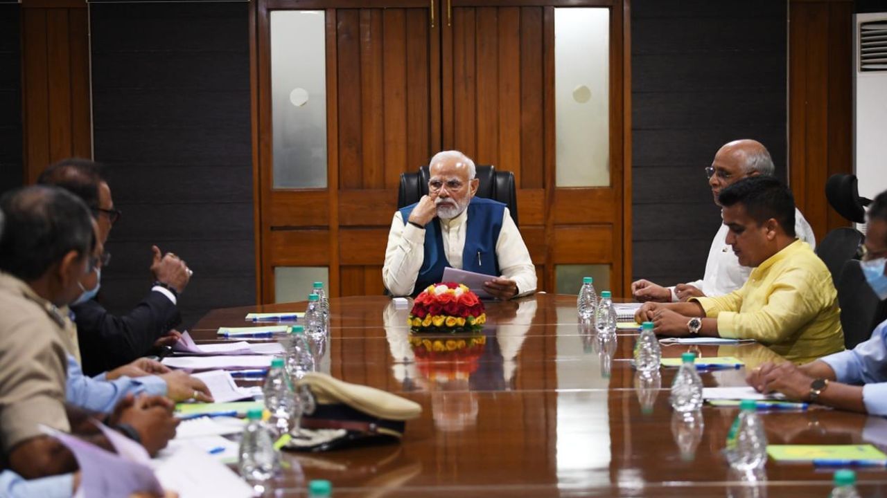 Gandhinagar : PM Modi એ મોરબી બ્રિજ દુર્ઘટના મુદ્દે હાઇ -લેવલ બેઠક યોજી, સ્થિતિની કરી સમીક્ષા