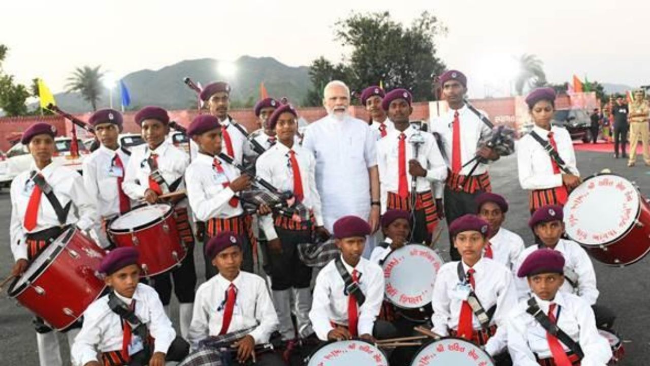 PM Modi Gujarat Visit : આદિવાસી બાળકોનું મ્યુઝિકલ બેન્ડ 31મી ઓક્ટોબરે કેવડિયામાં પ્રધાનમંત્રીની સામે પરફોર્મ કરશે