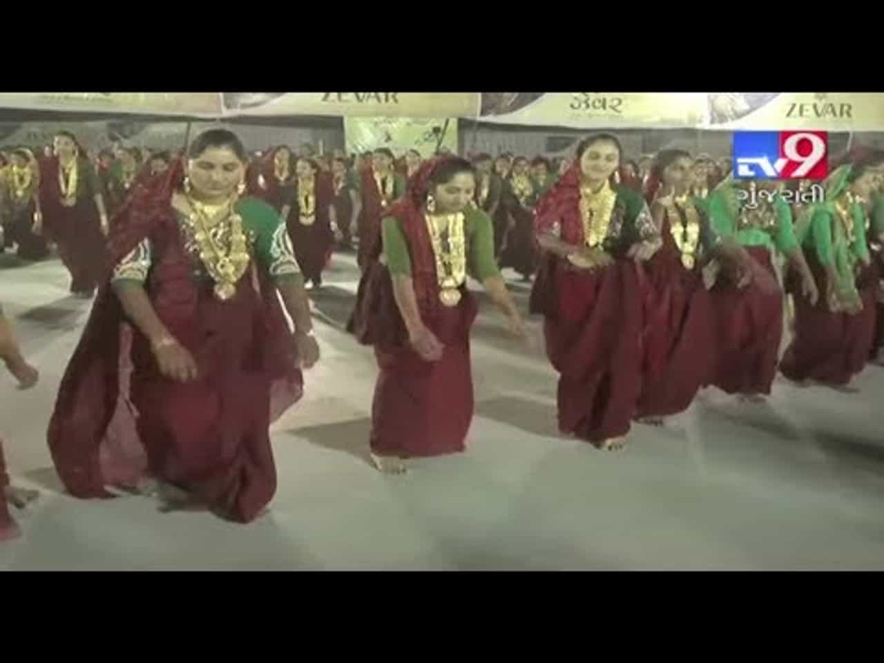 Porbandar: મેર સમાજના પુરૂષો રમે છે પરંપરાગત મણિયારો રાસ, શૌર્ય રાસ દ્વારા પરંપરાગત વારસો જાળવી રાખવાનો પ્રયાસ