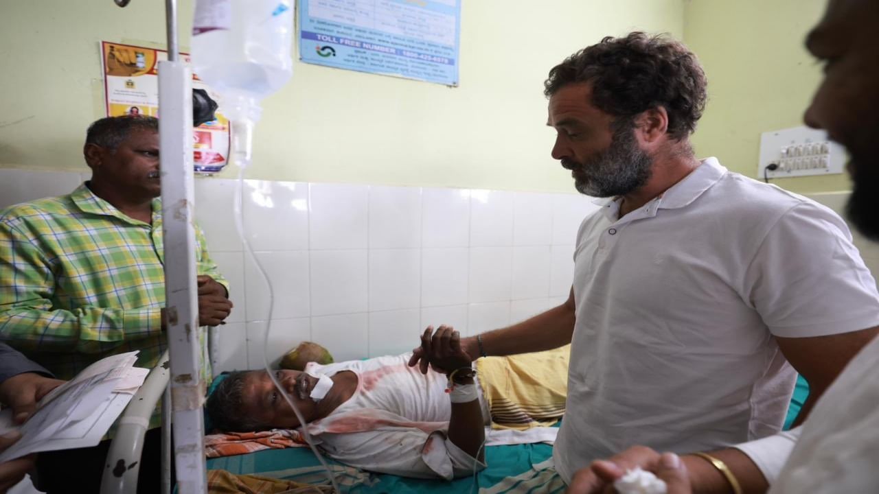 ભારત જોડો યાત્રા: 4 લોકોને વીજ કરંટ લાગ્યો, રાહુલ ગાંધી હોસ્પિટલ પહોંચી ઘાયલોને મળ્યા