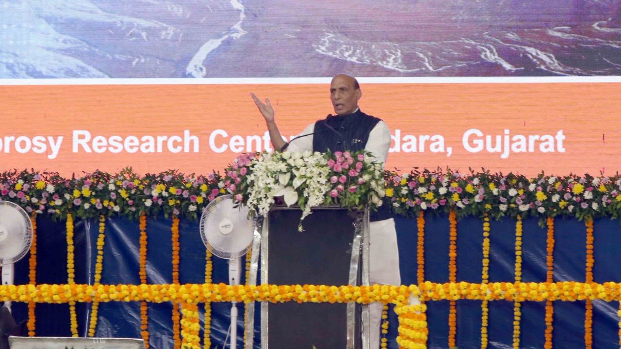 ગુજરાત સંરક્ષણ ક્ષેત્રે નવી ઉડાન ભરશે, સુરક્ષાના સાધનો બનાવવા દેશ આત્મનિર્ભર બનશે : રાજનાથસિંહ
