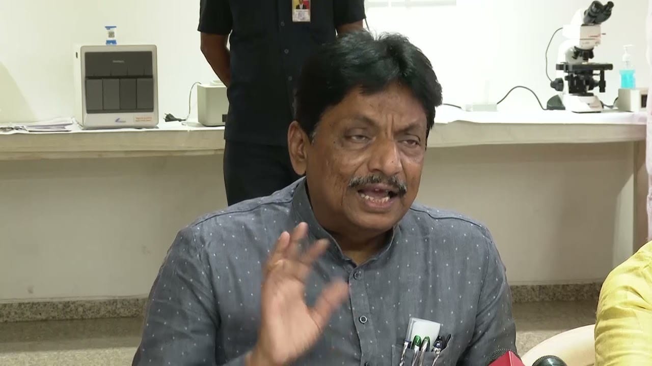 Amreli : મોતિયાના દર્દીઓને ઇન્ફેક્શન, ઘટનાને લઈ આરોગ્યમંત્રી ઋષિકેશ પટેલે કહ્યું દર્દીઓની આંખ બચાવવા તંત્ર કટિબદ્ધ છે Amreli : મોતિયાના દર્દીઓને ઇન્ફેક્શન, ઘટનાને લઈ આરોગ્યમંત્રી ઋષિકેશ પટેલે કહ્યું દર્દીઓની આંખ બચાવવા તંત્ર કટિબદ્ધ છે