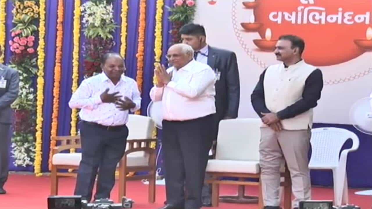 Gandhinagar: નવા વર્ષે આયોજિત સ્નેહ મિલન કાર્યક્રમમાં CM ભુપેન્દ્ર પટેલે આપી હાજરી, પ્રધાનો અને હોદ્દેદારો સાથે કરી મુલાકાત