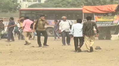 Surat એસટી બસ સ્ટેન્ડ પર લોકોની ભારે ભીડ, સૌરાષ્ટ્ર અને ઉત્તર ગુજરાતમાં એક્સ્ટ્રા બસો દોડાવાનો નિર્ણય