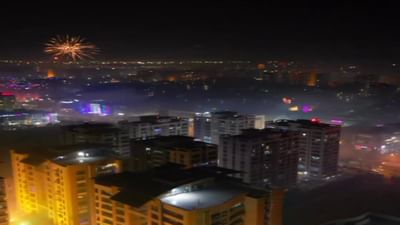 રંગબેરંગી રોશનીથી ઝળહળ્યુ સુરત શહેર, જુઓ આકાશી નજારો આ VIDEOમાં રંગબેરંગી રોશનીથી ઝળહળ્યુ સુરત શહેર, જુઓ આકાશી નજારો આ VIDEOમાં