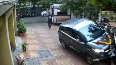 વાયરલ વીડિયો: નવી કાર આવતા જ સોસાયટીમાં થઈ ધમાલ, લોકો એ કહ્યું - તે સ્ત્રી છે, કઈ પણ કરી શકે છે