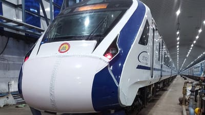 ગુજરાતમાં આણંદ પાસે વંદે ભારત એક્સપ્રેસ સાથે ગાયની ટક્કર, બે દિવસમાં બીજી ઘટના ગુજરાતમાં આણંદ પાસે વંદે ભારત એક્સપ્રેસ સાથે ગાયની ટક્કર, બે દિવસમાં બીજી ઘટના