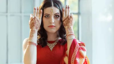 પોતાની ફિટનેસની સાથે દુલ્હનને તેની ત્વચાનું પણ ધ્યાન રાખવું જોઈએ. દુલ્હનોએ પણ પોતાના આહારમાં આવા કેટલાક સુપરફૂડ્સનો સમાવેશ કરવો જોઈએ, જે કુદરતી રીતે ત્વચામાં ચમક લાવવાનું કામ કરે છે. આજે અમે તમને આવા જ સુપરફૂડ્સ વિશે જણાવીશું.