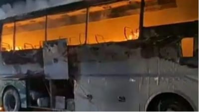 પાકિસ્તાનમાં બસમાં ભીષણ આગ, અકસ્માતમાં 21ના મોત પાકિસ્તાનમાં બસમાં ભીષણ આગ, અકસ્માતમાં 21ના મોત