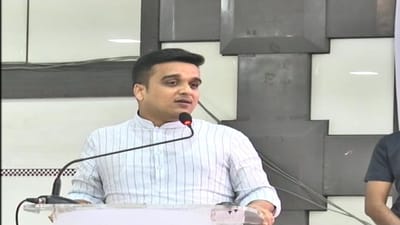 ગૃહરાજ્યમંત્રી હર્ષ સંઘવીની મોટી જાહેરાત, 27 ઓક્ટો. સુધી ટ્રાફિક પોલીસ નહીં વસુલે દંડ ગૃહરાજ્યમંત્રી હર્ષ સંઘવીની મોટી જાહેરાત, 27 ઓક્ટો. સુધી ટ્રાફિક પોલીસ નહીં વસુલે દંડ