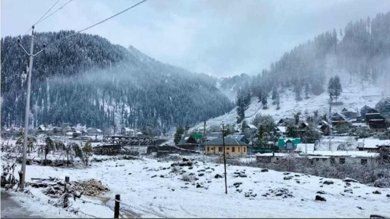 Jammu and Kashmir: જમ્મુમાં ભારે હિમવર્ષા, મુગલ રોડ બંધ, ફસાયેલા 100 લોકોને બહાર કઢાયા