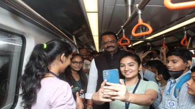 Ahmedabad: શિક્ષણ મંત્રી જીતુ વાઘાણીએ વિદ્યાર્થીઓ સાથે સ્ટડી ટૂર અંતર્ગત કરી મેટ્રોમાં સફર