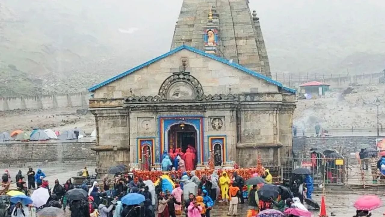 કેદારનાથને 230 કિલો સોનાનો ચઢાવો, મુંબઈના એક વેપારીએ દિવાલો પર સોનાની પ્લેટ મઢાવી