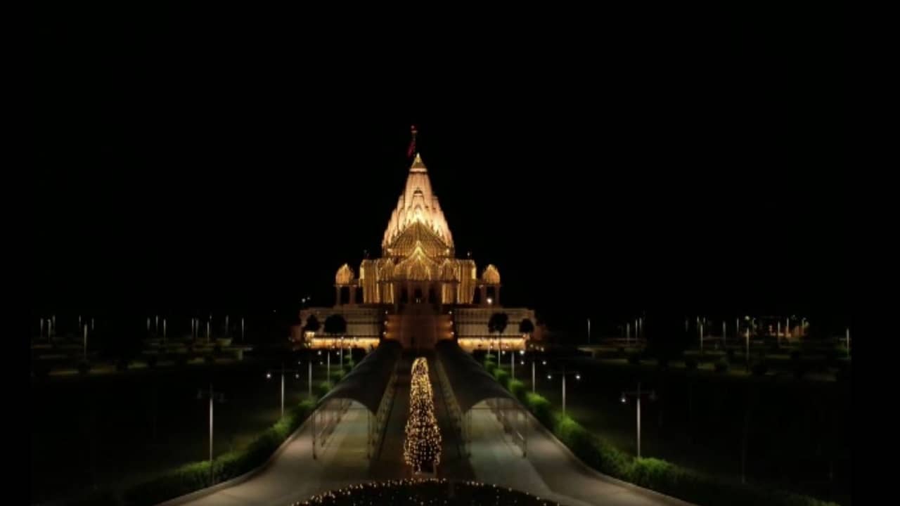 Diwali 2022: દિવડાથી ઝળહળ્યું ખોડલધામ, જુઓ મંદિરનો ભવ્ય આકાશી નજારાનો વીડિયો