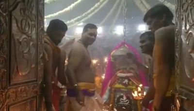 Diwali 2022: દેશમાં સૌપ્રથમ મહાકાલ મંદિરમાં મનાવાઈ દિવાળી, 56 ભોગ તારામંડળની ઝોકમઝોળ વચ્ચે મહાઆરતી કરાઈ