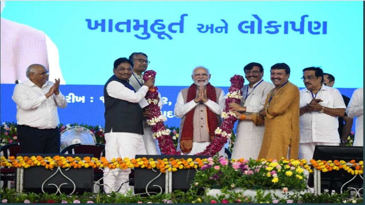 જામનગરમાં વડાપ્રધાન નરેન્દ્ર મોદીએ સંબોધી જંગી જનસભા, કહ્યું જામનગરને જાહોજલાલીની નવી ઉંચાઈએ લઈ જવુ છે