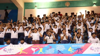 નેશનલ ગેમ્સ 2022 અંતર્ગત ભાવનગરના સિદસર સ્પોર્ટ કોમ્પલેક્ષ ખાતે રમાનારી બાસ્કેટ બોલની મહિલા અને પુરુષ ટીમો વચ્ચે મેચ રમાઈ હતી. ખેલાડીઓનો ઉત્સાહ વધારવા મોટી સંખ્યામાં વિદ્યાર્થીઓ હાજર રહ્યા હતા.