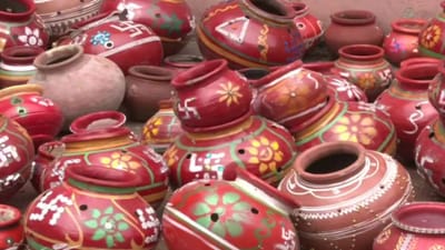 નવરાત્રિના ઘટ સ્થાપનમાં ઉપયોગમાં લેવાયેલા નાના ઘડૂલા નકામા પડી રહે તેનો યોગ્ય ઉપયોગ સુરતની એનજીઓ  કરી રહી છે.