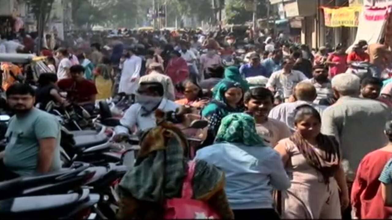 રાજકોટની બજારોમાં દિવાળીની રોનક, ખરીદી માટે ઉમટ્યુ માનવ મહેરામણ