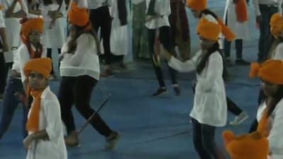 Bardoli: નવરાત્રીના પાવન પર્વ પર રાજપૂત સમાજના દીકરાઓની સાથે દીકરીઓએ પણ બતાવી તલવારબાજી