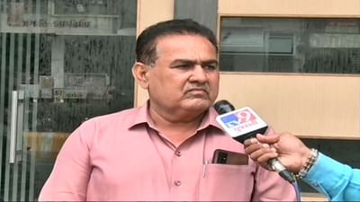 Rajkot: ધ્રાંગધ્રાના પ્રભારી વલ્લભ દૂધાત્રાની ઓફિસે પોલીસ પહોંચતા વિવાદ, દૂધાત્રાએ ગણાવ્યુ આપ-કોંગ્રેસનું ષડયંત્ર Rajkot: ધ્રાંગધ્રાના પ્રભારી વલ્લભ દૂધાત્રાની ઓફિસે પોલીસ પહોંચતા વિવાદ, દૂધાત્રાએ ગણાવ્યુ આપ-કોંગ્રેસનું ષડયંત્ર