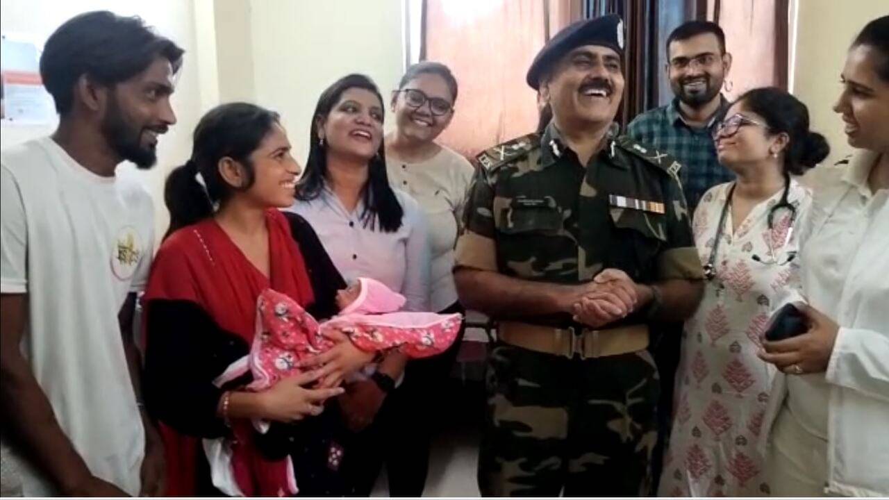 Vadodara: બાળ તસ્કરીનો ભોગ બનેલ નવજાત બાળકીનું પોલીસે અસલી માતા-પિતા સાથે કરાવ્યુ મિલન