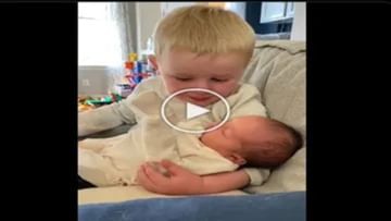 વાયરલ વીડિયો : નાના ભાઈને ખોળામાં લઈને ભાવુક થયો મોટો ભાઈ, છલકયા હર્ષના આંસુ