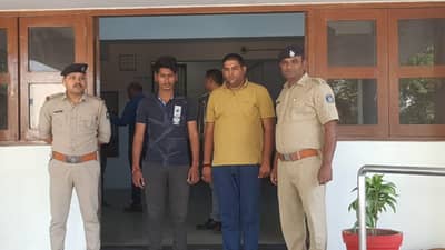 Ahmedabad: આરોપીએ પૈસા પડાવવા હોસ્પિટલનું ફેક ઈમેઈલ એકાઉન્ટ બનાવી દર્દીઓના સ્વજનોને આપતા લાલચ, બે આરોપી પોલીસના સકંજામાં