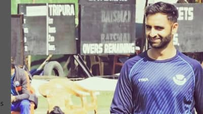 જમ્મુ કાશ્મિરનો ઓલરાઉન્ડર આકિબ સોશિયલ મીડિયા પર છવાયો, બોલ અને બેટ વડે ચર્ચામાં છવાયો