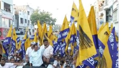 Gujarat Election 2022 : સુરત કતાર ગામ વિસ્તારમાં આમ આદમી પાર્ટીના રોડ શોમાં પથ્થરમારો