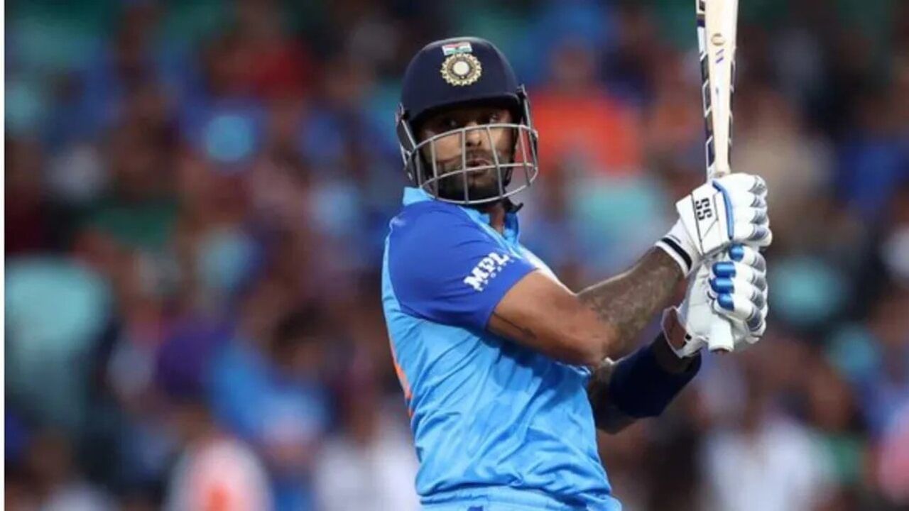 Apart from Virat Kohli, Suryakumar Yadav will also be seen in the match against Bangladesh in Adelaide.  In fact, Suryakumar Yadav is 65 runs away from becoming the first batsman to score 1000 T20I runs in the year 2022.  Currently he has 935 runs to his name.