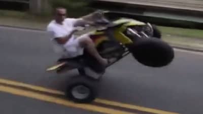 સ્ટંટના ચક્કરમાં પડી ગયા લેવાના દેવા! કારે બાઈક ચાલકને મારી જોરદાર ટક્કર, જુઓ વાયરલ વીડિયો