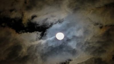 દેવ દિવાળી પર જ ચંદ્રગ્રહણ ! જાણો, રાહુ-કેતુના અનિષ્ટ પ્રભાવથી બચવા કયા કરશો ઉપાય ?