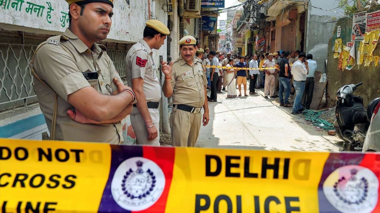 Delhi Crime: દિલ્હીમાં એક જ પરિવારના 4 લોકોની હત્યા, પુત્રએ પિતા-દાદી અને 2 બહેનોની હત્યા કરી