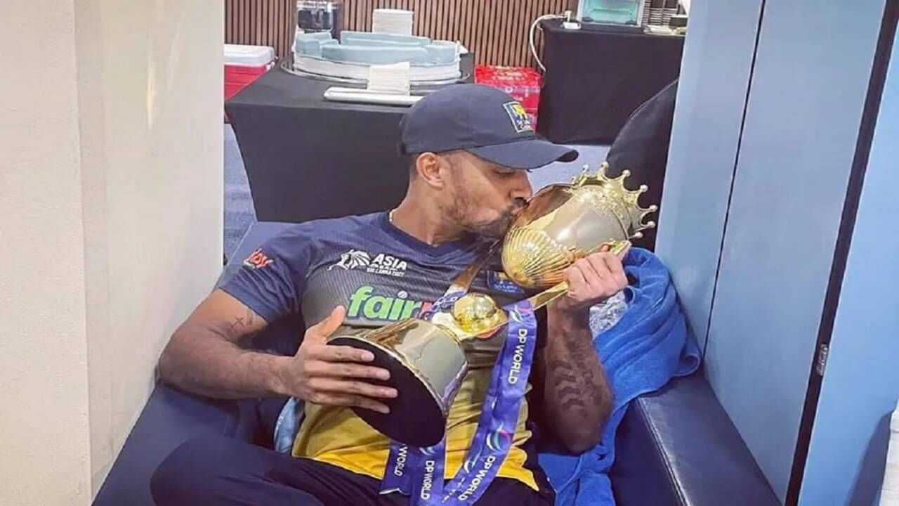 ધનુષ્કા ગુણાતિલકાને શ્રીલંકાની ક્રિકેટ ટીમની હોટલમાંથી રાત્રે 3.30 કલાકે ધરપકડ કરવામાં આવી હતી. તે સમયે શ્રીલંકાની ટીમ પરત ફરવાની તૈયારી કરી રહી હતી ધનુષ્કા પર આરોપ એ છે કે, તેમણે 2 નવેમ્બરના રોજ 29 વર્ષની મહિલા સાથે દુષ્કર્મ કર્યું તે છોકરીને ખેલાડી 29 ઓક્ટોબરના રોજ મળ્યો હતો