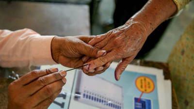 Gujarat Election 2022: તમારા ઘરમાં 80 વર્ષથી ઉપરના વૃદ્ધ મતદાર છે ? તો જાણી લો 12Dનું ફોર્મ ભરવા સહિતની અગત્યની માહિતી