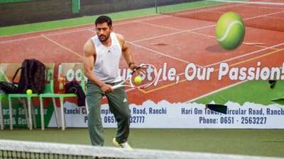 MS Dhoni એ ટેનિસ ટૂર્નામેન્ટમાં ડેબ્યૂ કર્યું, જીત સાથે બીજા રાઉન્ડમાં પહોંચ્યો