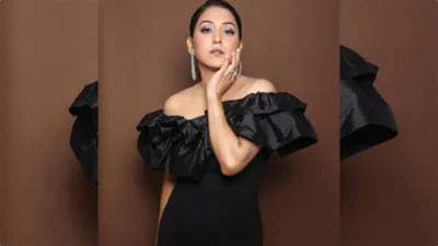 બોલિવૂડ ઈન્ડસ્ટ્રીને એક કરતાં વધુ ગીતો આપનારી સિંગર નીતિ મોહન આજે પોતાનો જન્મદિવસ ઉજવી રહી છે. નીતિનો જન્મ 18 નવેમ્બર 1979ના રોજ દિલ્હીમાં થયો હતો.