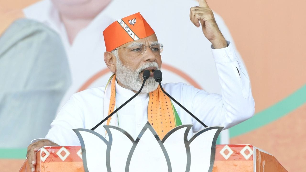 Gujarat Election 2022 : 11 કરોડ યુવાનોને 10 હજાર કરોડ રૂપિયાની સ્કોલરશીપ આપી- પીએમ મોદી Gujarat Election 2022 : 11 કરોડ યુવાનોને 10 હજાર કરોડ રૂપિયાની સ્કોલરશીપ આપી- પીએમ મોદી