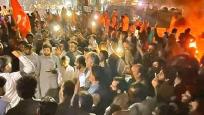 ઈમરાન ખાન પર હુમલા થતા ઉગ્ર અને હિંસક પ્રદર્શન શરુ, ફવાદ બોલ્યો - આ હુમલો આખા દેશ પર થયો છે, બદલો લેવામાં આવશે