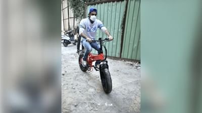 રણબીર કપૂરને ઈ-બાઈક ચલાવતા જોઈને લોકોએ ઉડાવી તેની મજાક, કહ્યું પેટ્રોલ મોઘું થવાની અસર છે